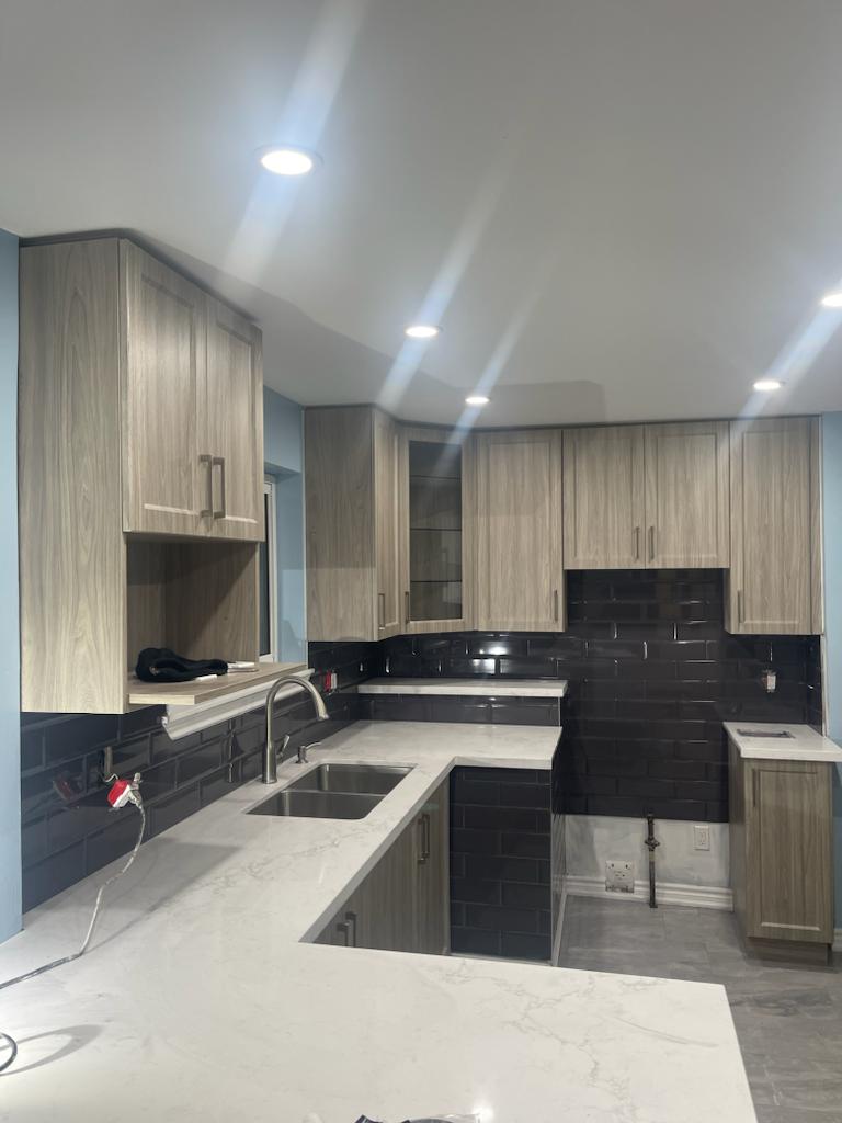 Glossy black subway-tile kitchen backsplash