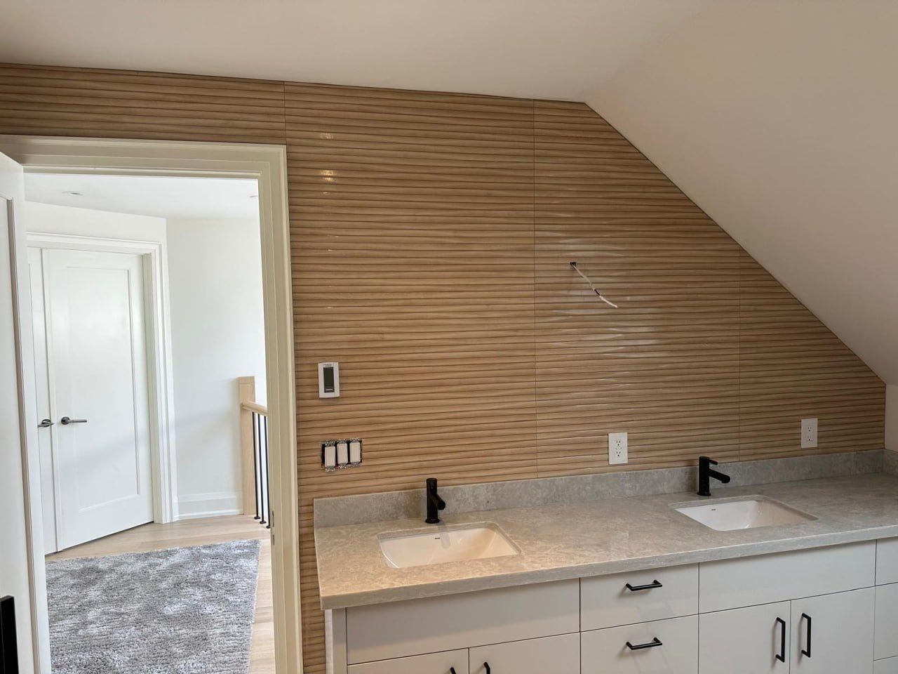 Double vanity with fluted wood-look feature wall