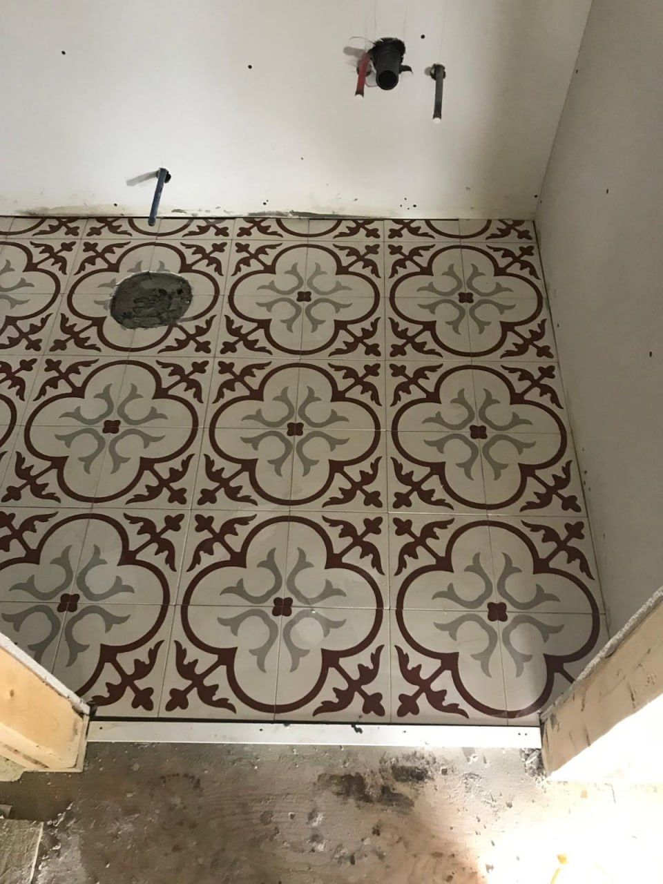 Encaustic-pattern floor tile installation